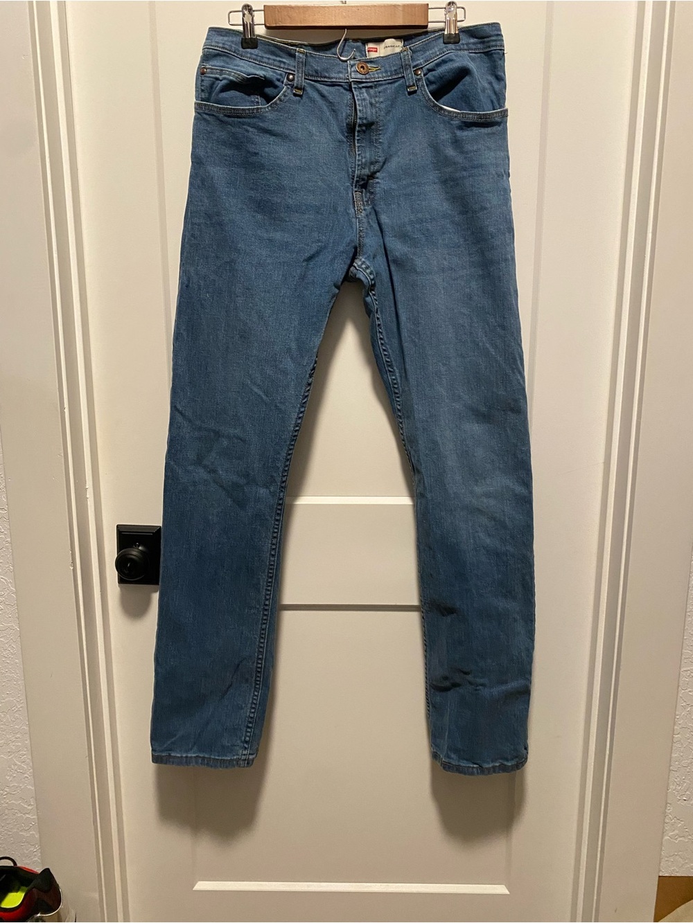 34x34 Wrangler Men's Medium Light Blue Straight Jeans